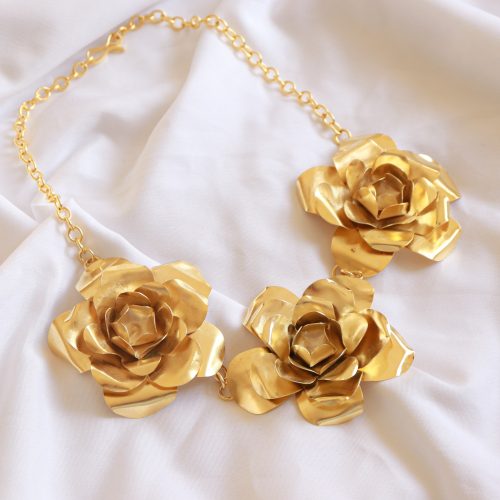 COLLAR ROSES