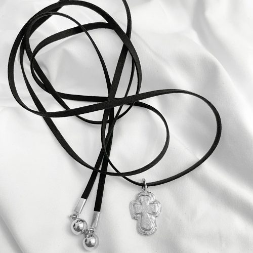Collar Silver Black Cruz