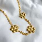 Collar Lily
